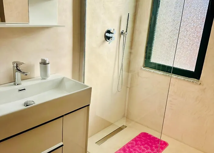 Sunny アパート ティラナ