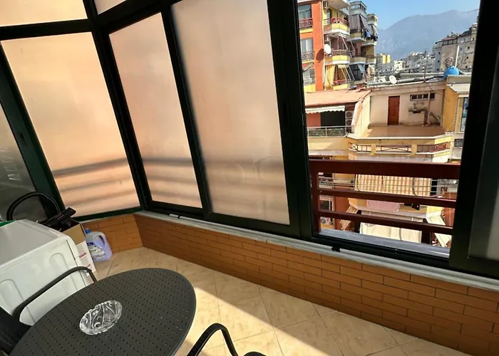 Sunny Lägenhet Tirana